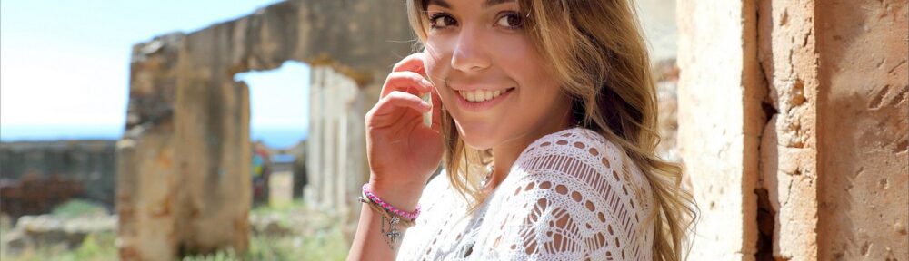 Por el hecho de que todo en ella alienta a la lujuria